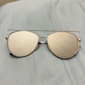 Silver mirror aviator sunglasses